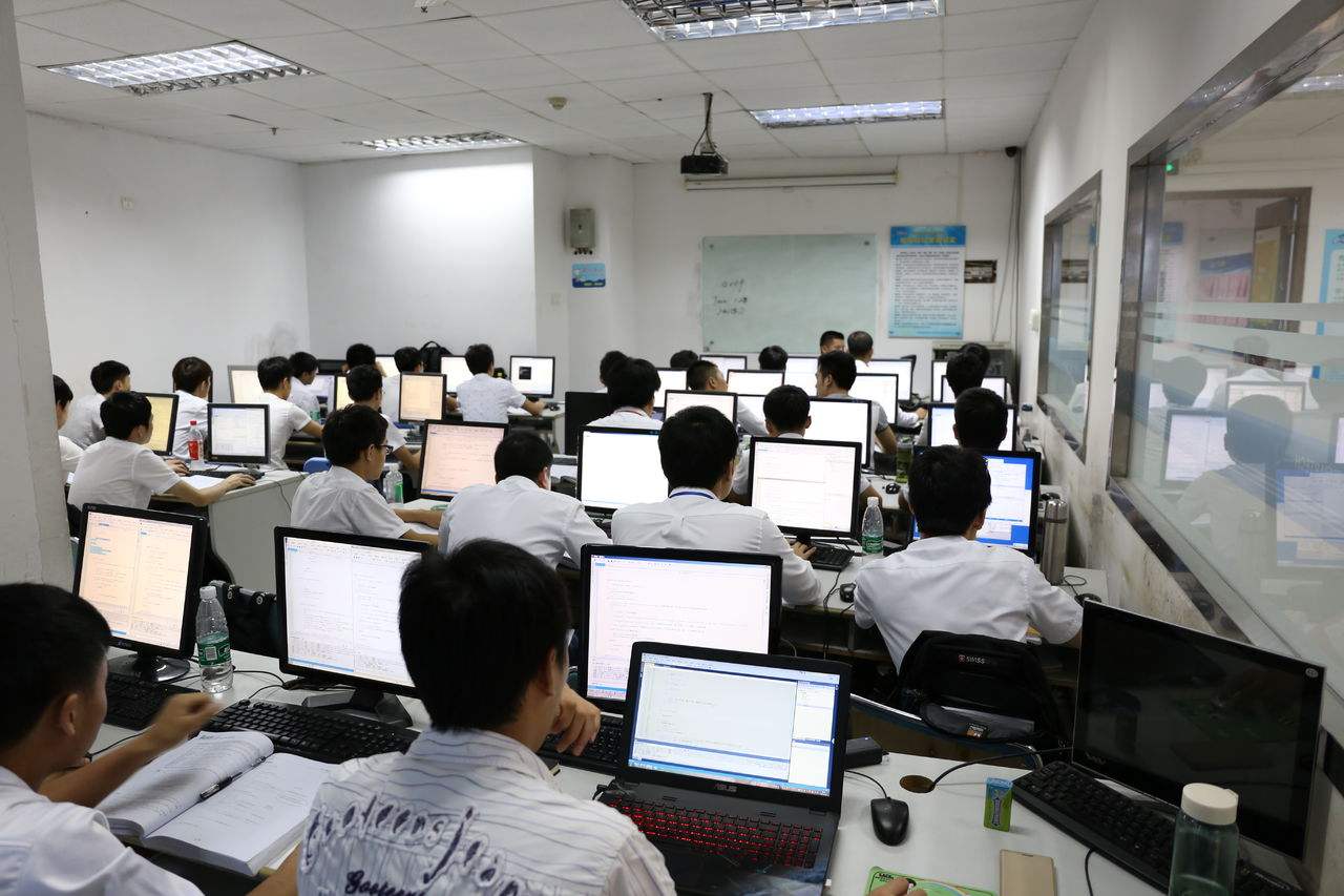 職業(yè)培訓(xùn)市場調(diào)查：中國職業(yè)教育培訓(xùn)市場發(fā)展歷程、現(xiàn)狀及投資特點分析